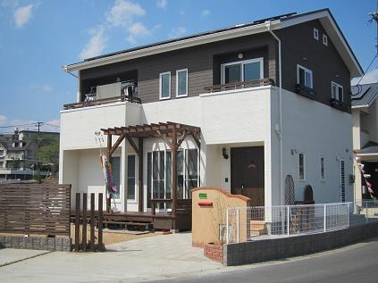 珪藻土や無垢材など自然素材を使った住まいの施工事例イメージ