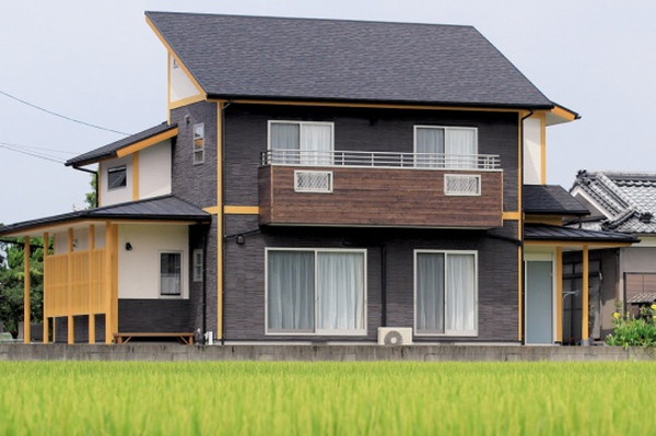田園風景にひろがる和洋折衷な家の施工事例イメージ